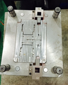 外殼塑料模具201330，深圳塑膠模具廠，精密模具加工